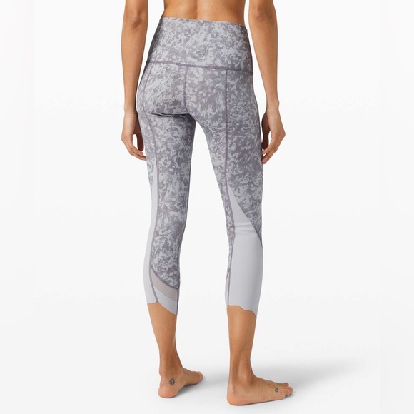 Lululemon Wunder Under Crop High Rise Roll Down Scallop 23” Luxtreme - Size 6 - Picture 6 of 6